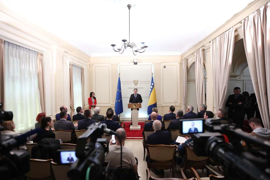 Denis Bećirović: "Strateški interes da se u Bosni i Hercegovini osigura potpuna sloboda štampe"